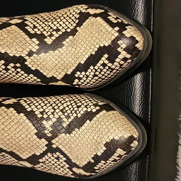 Call It Spring Python print mules - Picture 6 of 11